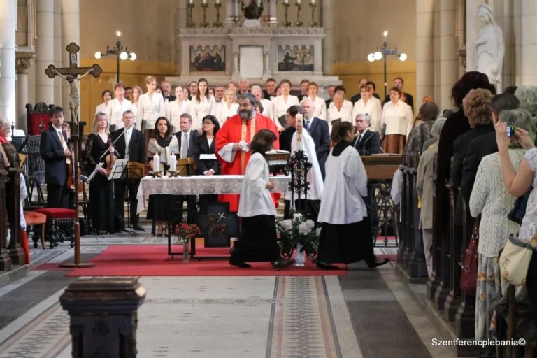 A Miatyánk Fesztivál előzménye, 2012: Pünkösdi virágünnep, Mozart Ünnepi miséje a Wekerle-telepi Szent József Kórus előadásában. Vezényel: Kaposi Gergely