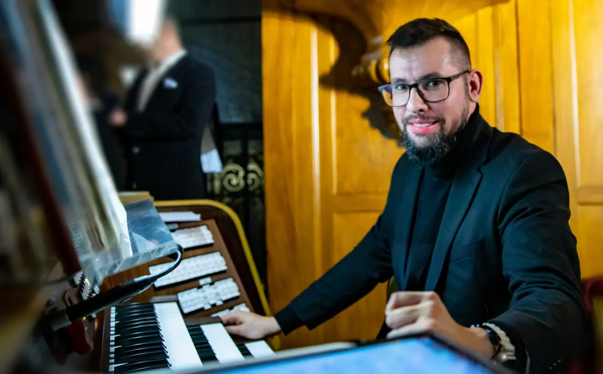 A Miatyánk Fesztivál 2026. tavaszi évadának fellépője, Hegedűs Gábor kalocsai orgonaművész